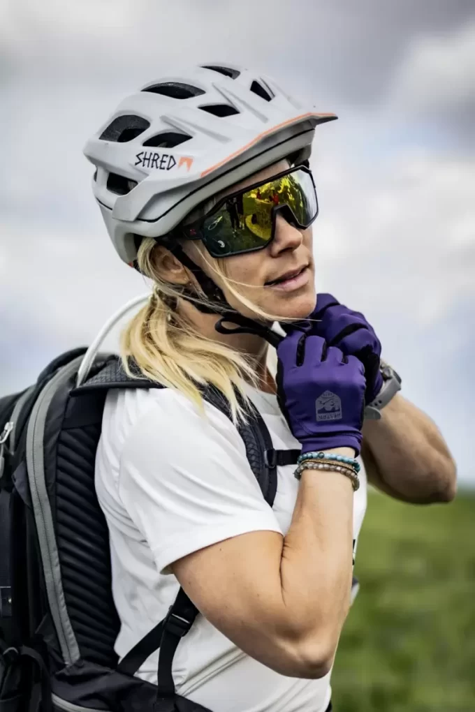 Hestra Apex Lång Plommon