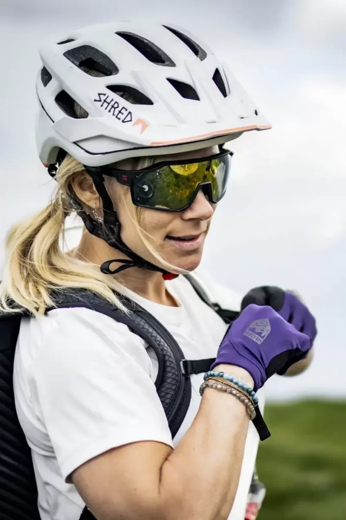 Hestra Apex Lång Plommon