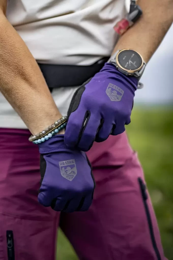 Hestra Apex Lång Plommon