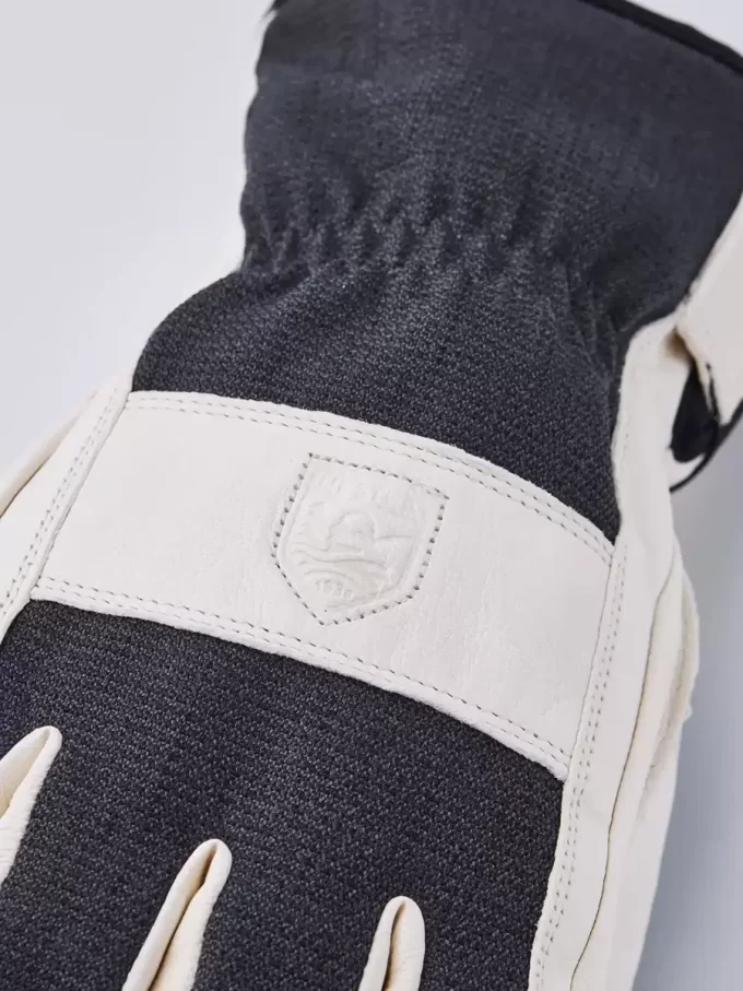 Hestra Tarfala Träkol